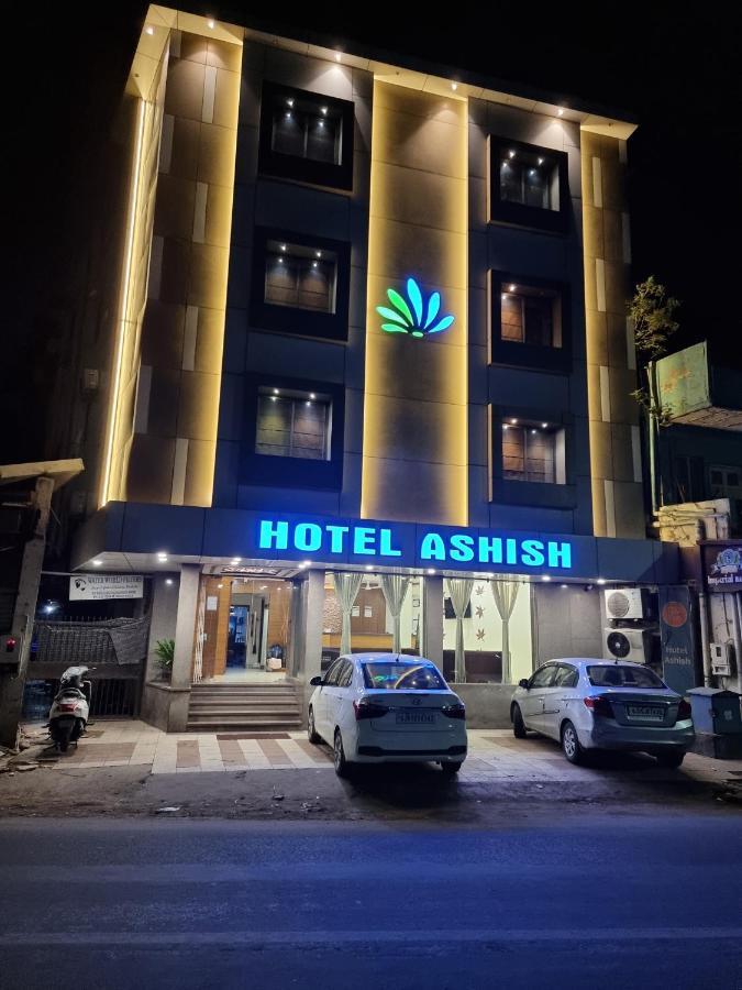 אחמדאבאד Hotel Ashish מראה חיצוני תמונה