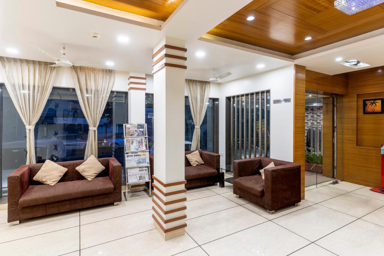 אחמדאבאד Hotel Ashish מראה חיצוני תמונה