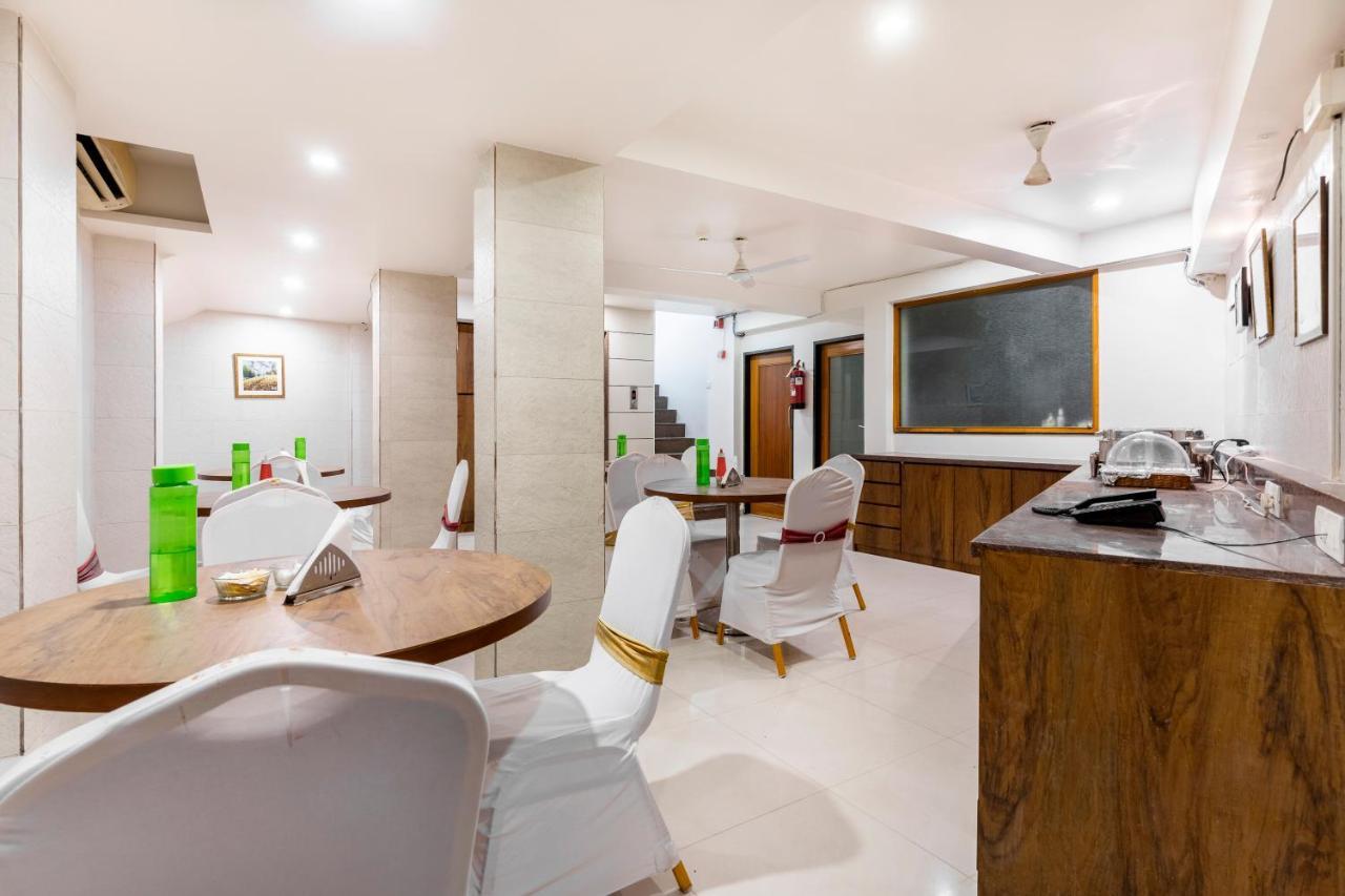 אחמדאבאד Hotel Ashish מראה חיצוני תמונה