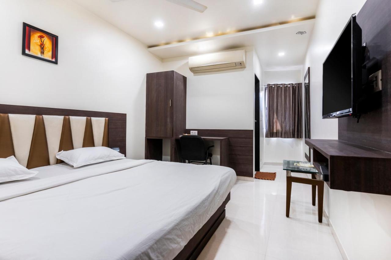 אחמדאבאד Hotel Ashish מראה חיצוני תמונה