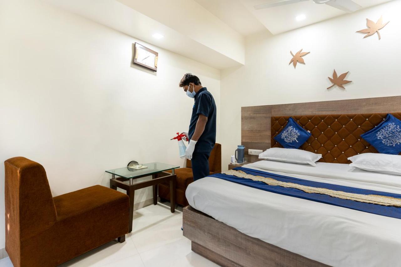 אחמדאבאד Hotel Ashish מראה חיצוני תמונה