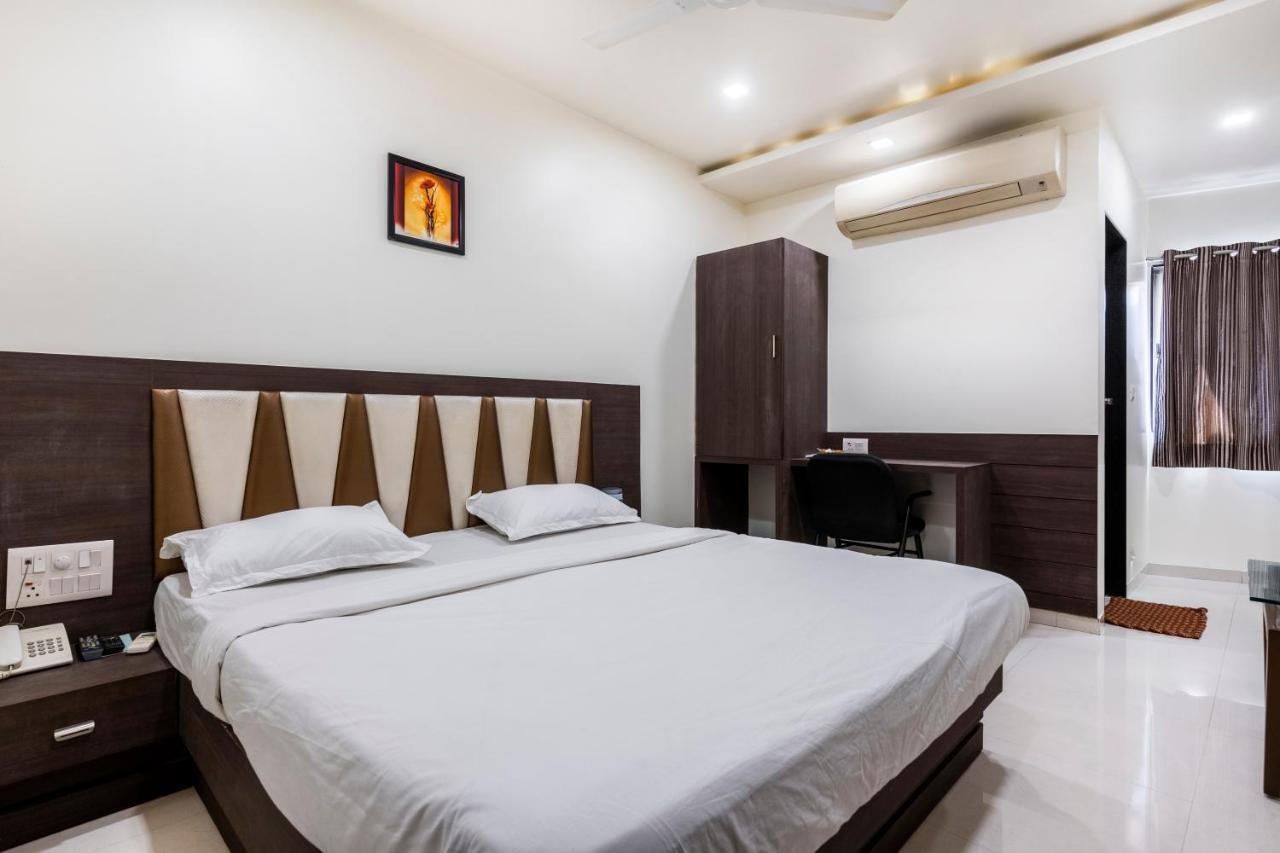 אחמדאבאד Hotel Ashish מראה חיצוני תמונה
