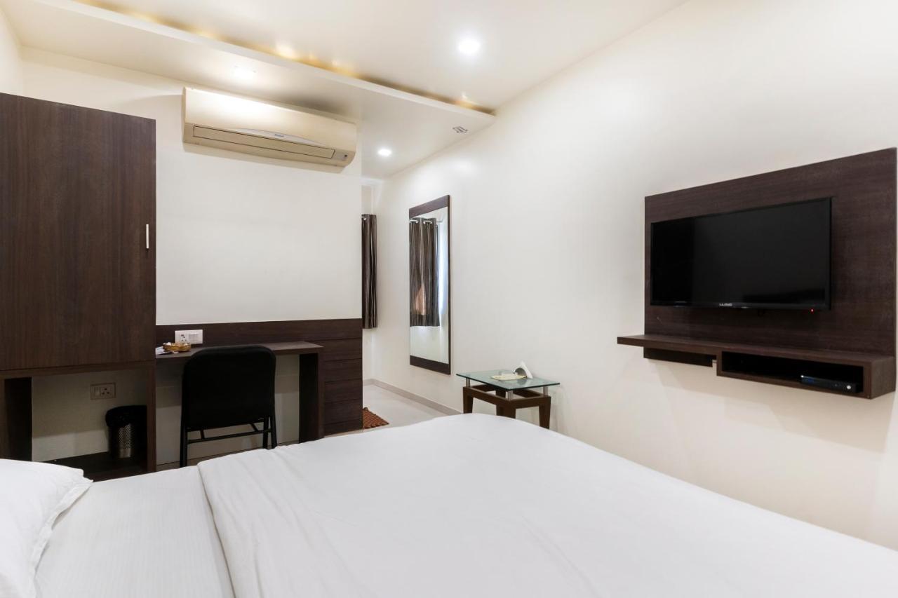 אחמדאבאד Hotel Ashish מראה חיצוני תמונה