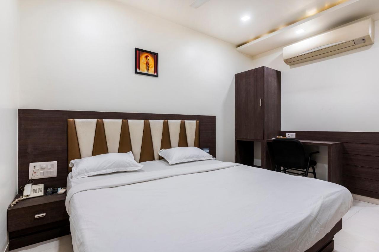 אחמדאבאד Hotel Ashish מראה חיצוני תמונה