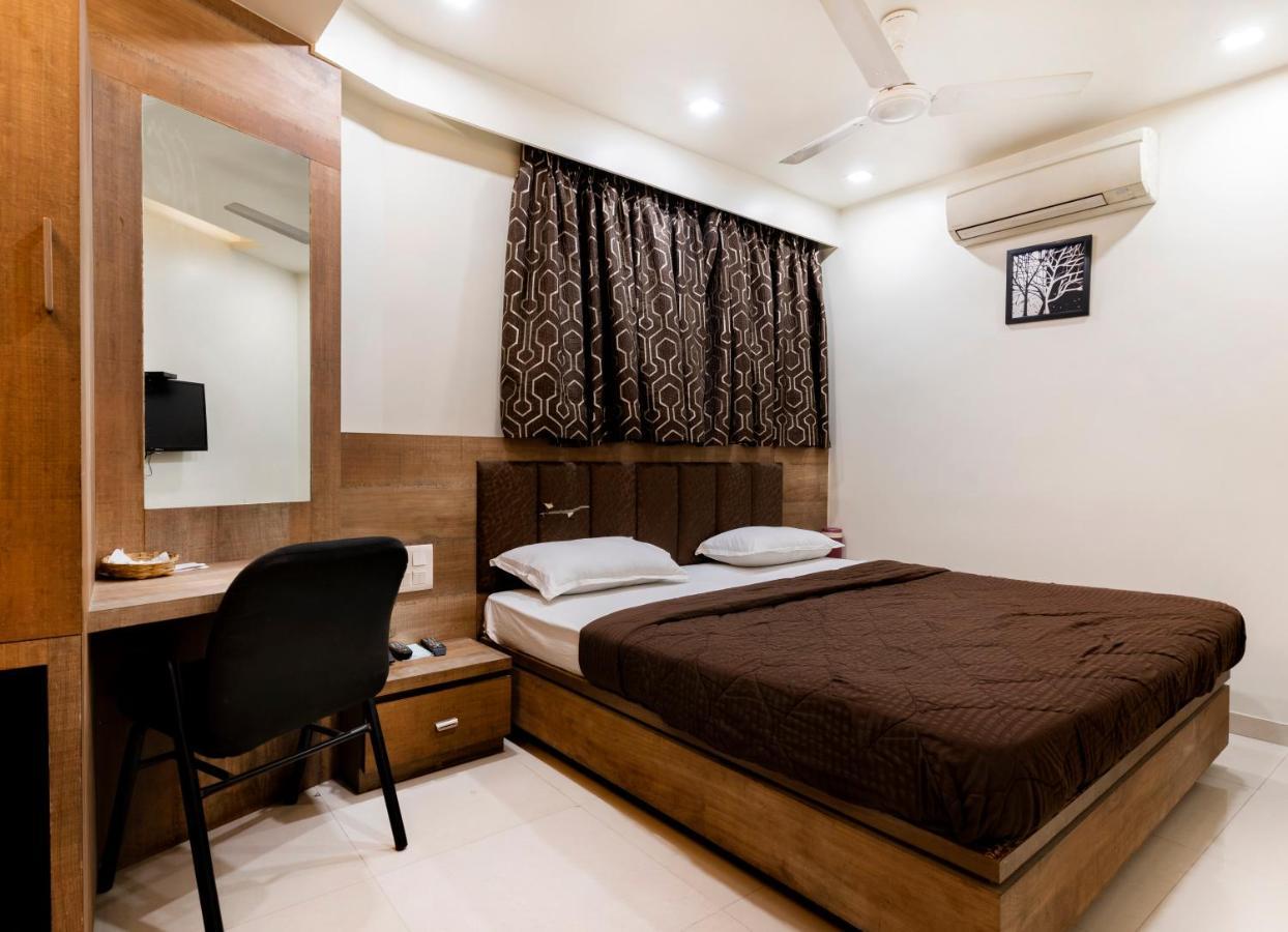 אחמדאבאד Hotel Ashish מראה חיצוני תמונה