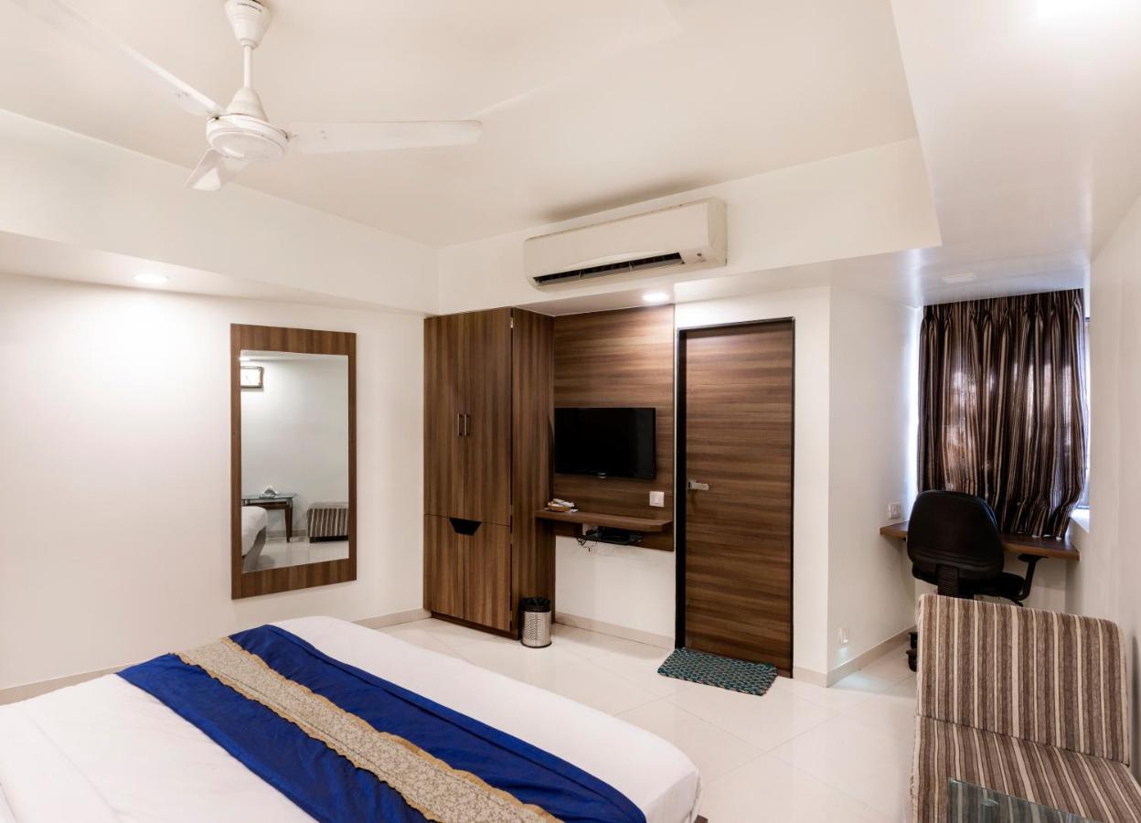 אחמדאבאד Hotel Ashish מראה חיצוני תמונה