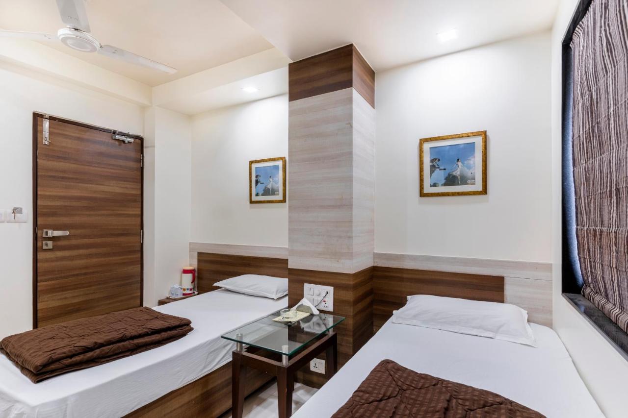 אחמדאבאד Hotel Ashish מראה חיצוני תמונה