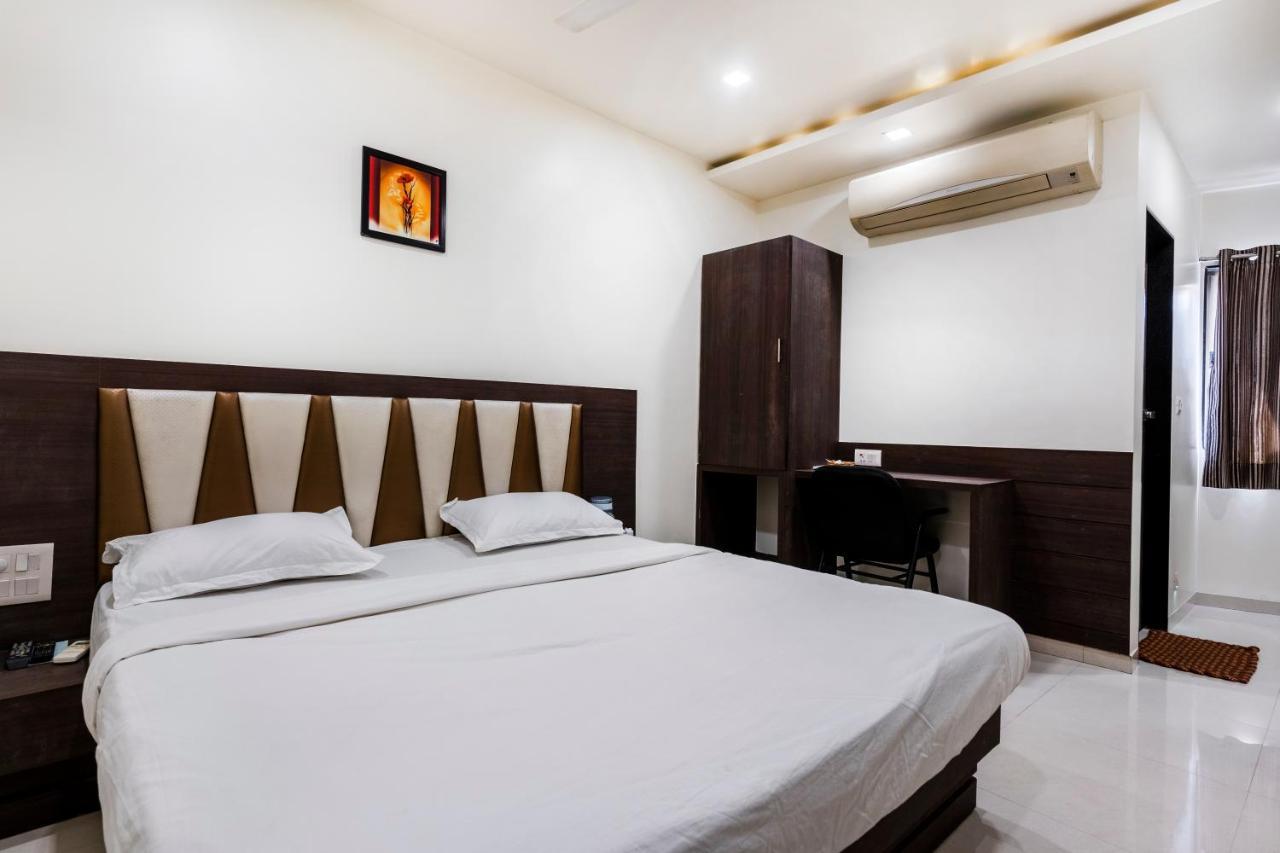 אחמדאבאד Hotel Ashish מראה חיצוני תמונה