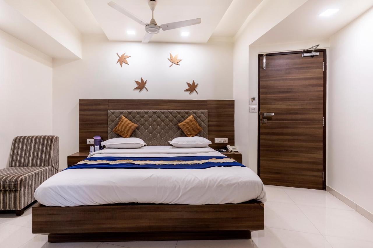 אחמדאבאד Hotel Ashish מראה חיצוני תמונה