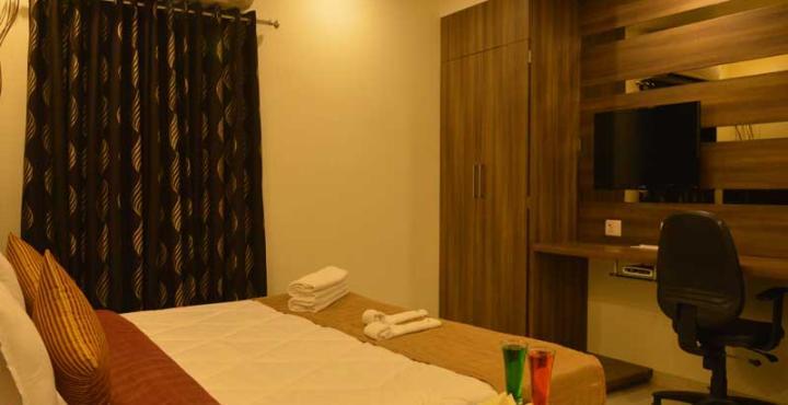 אחמדאבאד Hotel Ashish מראה חיצוני תמונה
