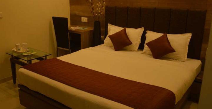 אחמדאבאד Hotel Ashish מראה חיצוני תמונה