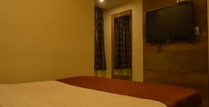 אחמדאבאד Hotel Ashish מראה חיצוני תמונה